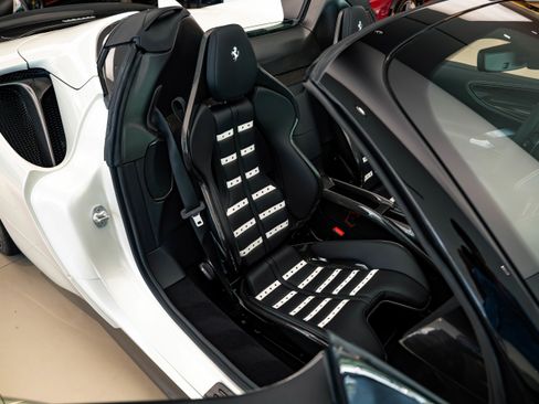 Used 2025 Ferrari SF90 Spider image 31