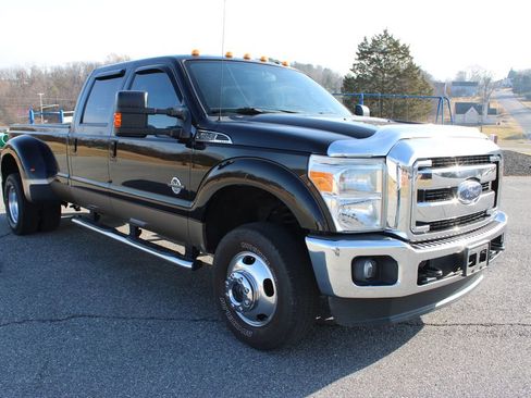 Used 2013 Ford F350 Lariat w/ Lariat Interior Pkg image 2