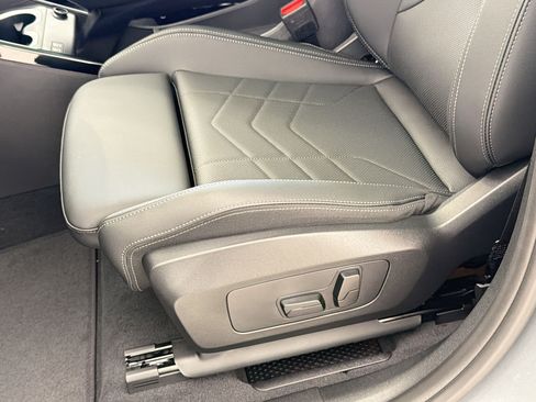 New 2026 BMW X2 xDrive28i AWD/4WD image 14