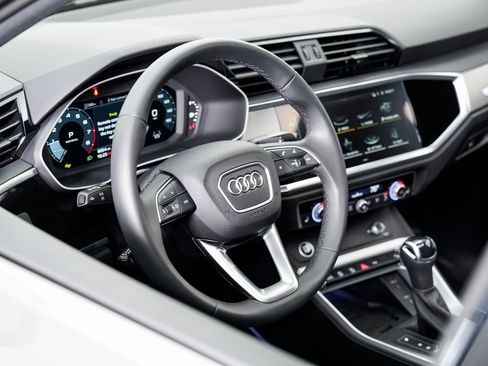 Certified 2025 Audi Q3 2.0T Premium Plus w/ Premium Plus Package image 9