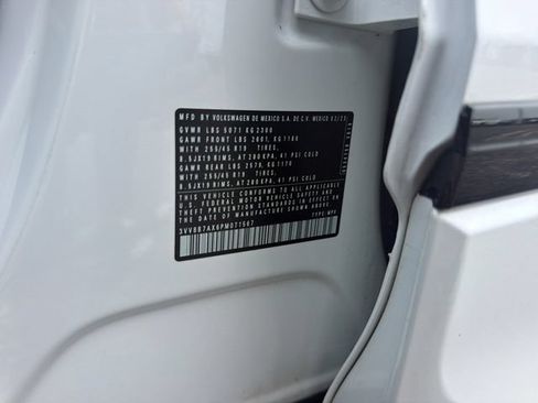Certified 2023 Volkswagen Tiguan SE R-Line AWD/4WD image 30