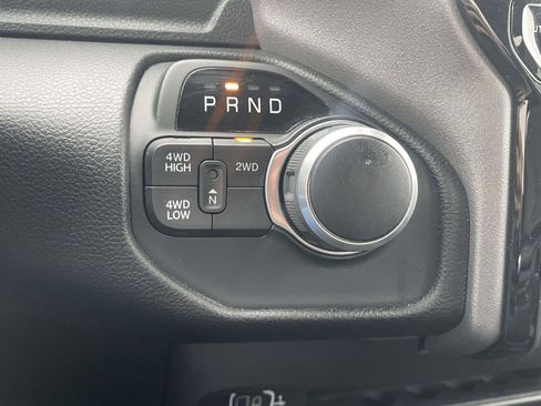 Used 2024 RAM 2500 Big Horn w/ Sport Appearance Package image 17