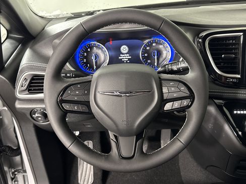 New 2026 Chrysler Pacifica Select w/ S Appearance Package image 13