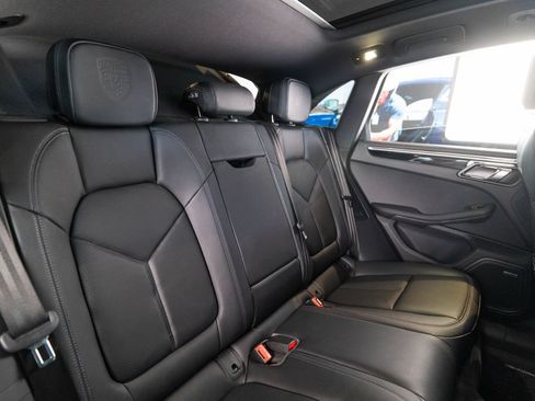Certified 2025 Porsche Macan AWD/4WD image 39