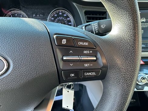 Used 2020 Hyundai Elantra SEL image 17