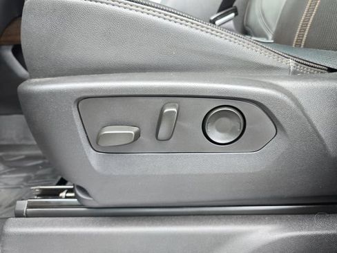 Certified 2023 Chevrolet Silverado 1500 High Country w/ High Country Premium Package AWD/4WD image 18