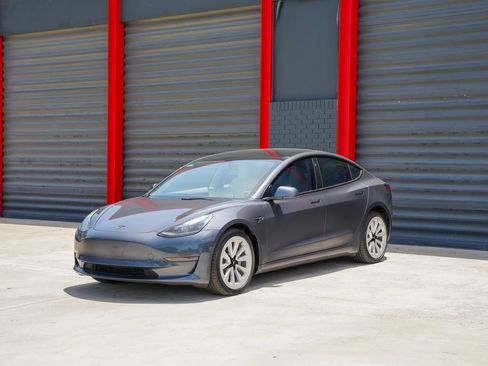 Used 2023 Tesla Model 3 Standard Range RWD image 1