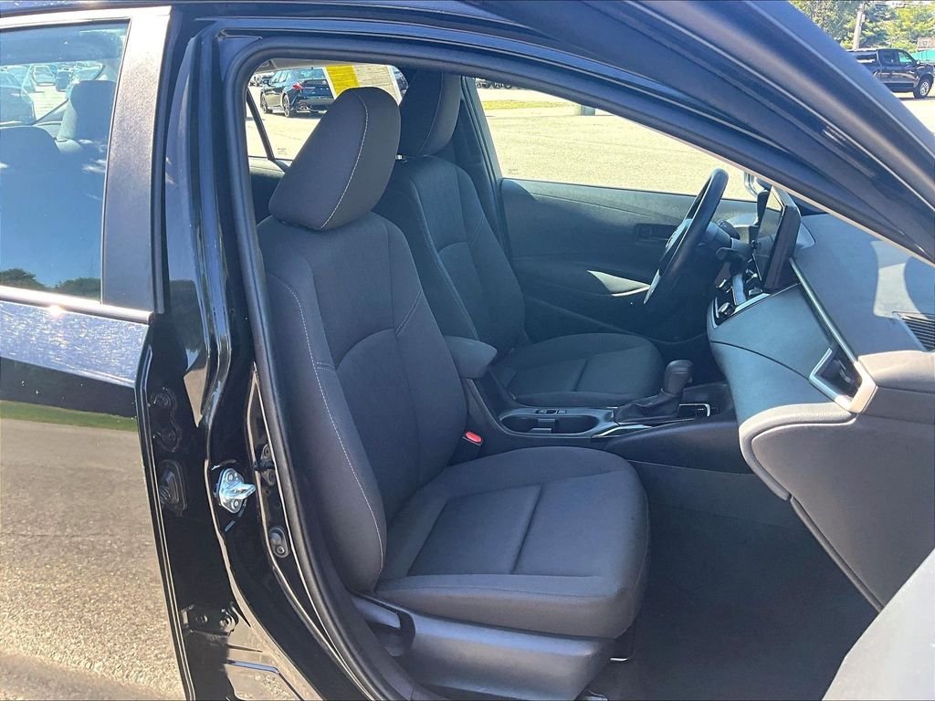 Used 2025 Toyota Corolla LE FWD image 11