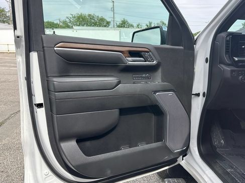 Used 2023 Chevrolet Silverado 1500 High Country w/ Technology Package AWD/4WD image 17