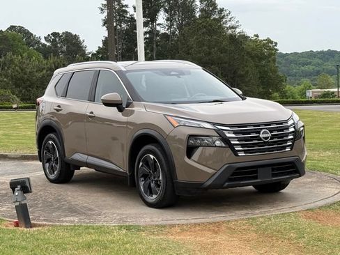 Used 2024 Nissan Rogue SV w/ SV Premium Package FWD image 9