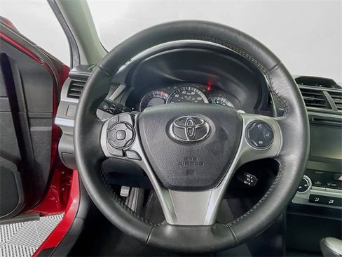 Used 2014 Toyota Camry SE image 12
