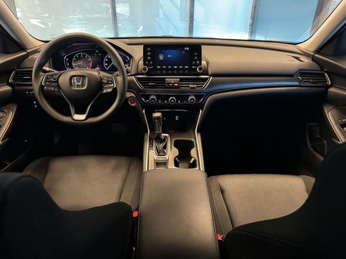 Used 2018 Honda Accord LX image 9