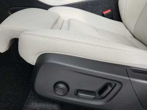 Certified 2026 Volvo XC40 B5 Plus w/ Protection Package Premier AWD/4WD image 14