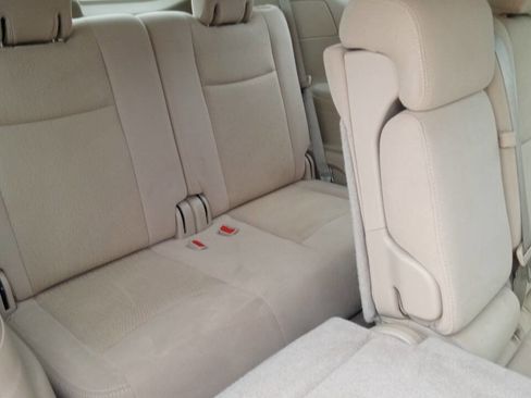 Used 2015 Nissan Pathfinder SV image 18