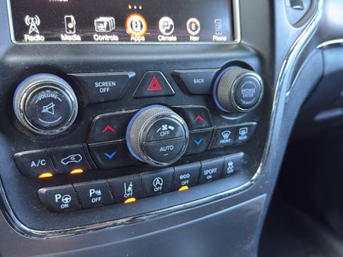 Used 2017 Jeep Grand Cherokee Overland w/ Jeep Active Safety Group AWD/4WD image 21