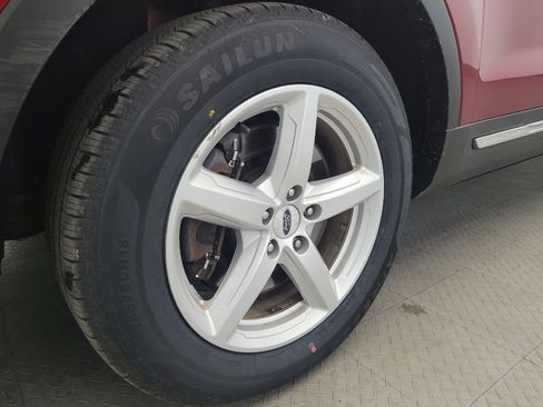Used 2016 Ford Explorer XLT w/ Equipment Group 202A AWD/4WD image 31