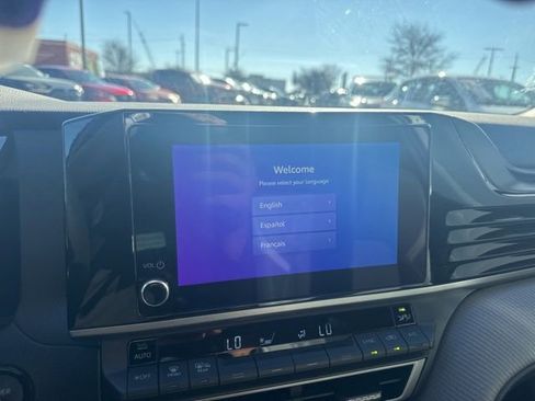 Used 2025 Toyota Camry SE w/ Convenience Package image 9