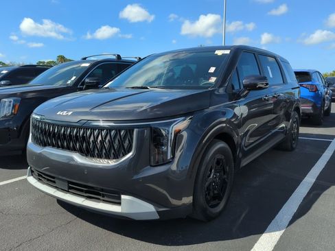 Certified 2025 Kia Carnival LXS image 3