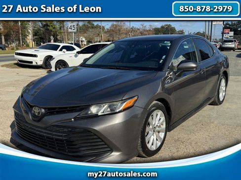 Used 2019 Toyota Camry LE image 1