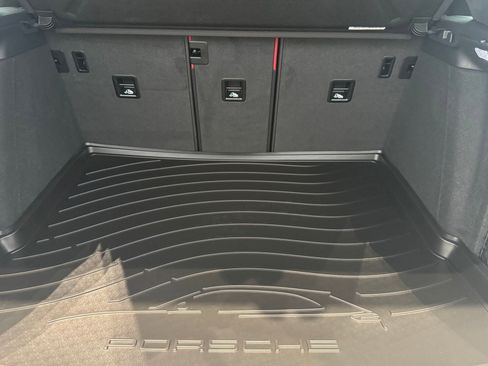 Certified 2025 Porsche Macan image 23