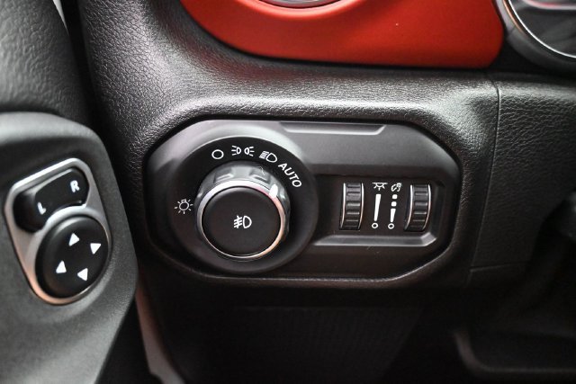 Used 2020 Jeep Wrangler Unlimited Rubicon AWD/4WD image 12