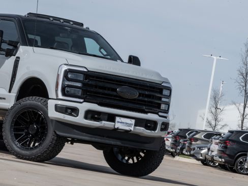Used 2025 Ford F250 Platinum AWD/4WD image 6