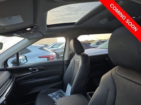 Used 2025 Kia Carnival SX w/ SX Dark Edition Package FWD image 9