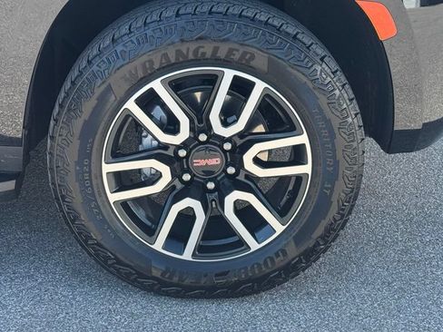 Used 2024 GMC Yukon XL AT4 w/ Max Trailering Package AWD/4WD image 9