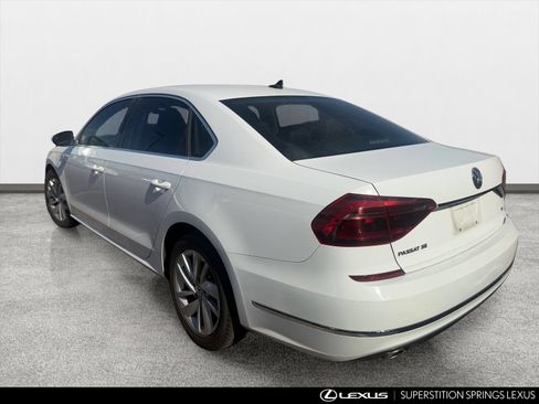 Used 2018 Volkswagen Passat 2.0T SE FWD image 4