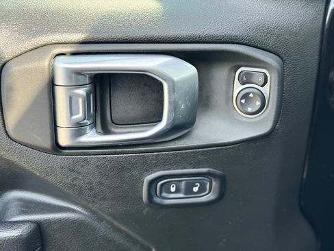 Used 2022 Jeep Wrangler Unlimited Sport image 23