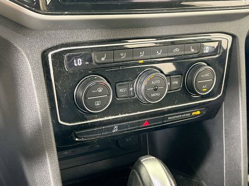 Used 2022 Volkswagen Atlas SE image 15