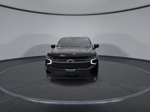 Used 2022 Chevrolet Suburban RST image 3
