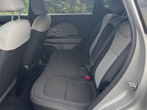Used 2014 Kia Soul + w/ Audio Package FWD image 10