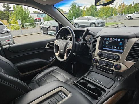 Used 2019 GMC Yukon Denali w/ Denali Ultimate Package AWD/4WD image 10