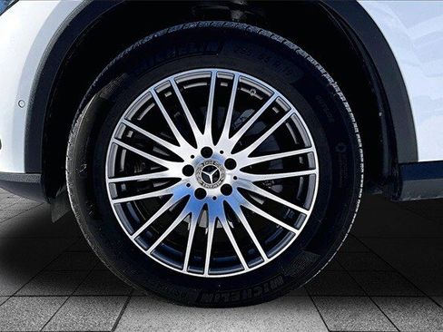 Certified 2025 Mercedes-Benz GLC 300 4MATIC image 37