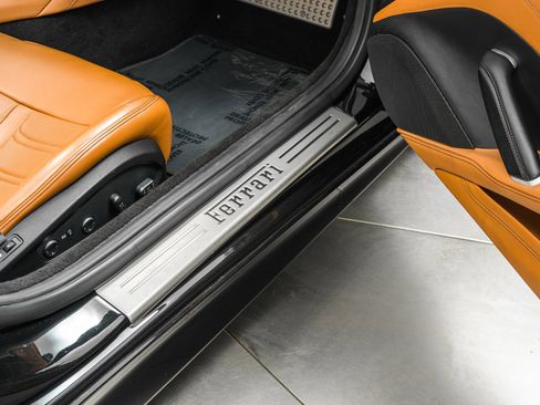 Used 2015 Ferrari California T image 31