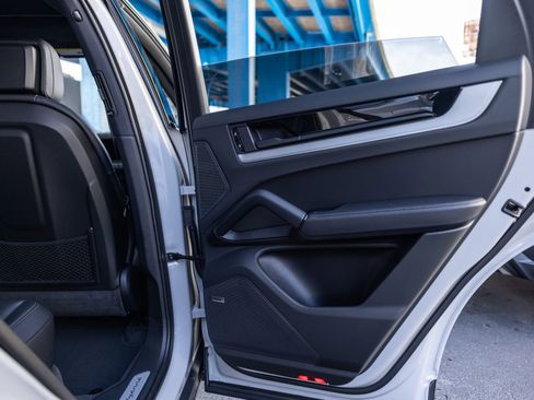 New 2026 Porsche Cayenne image 42