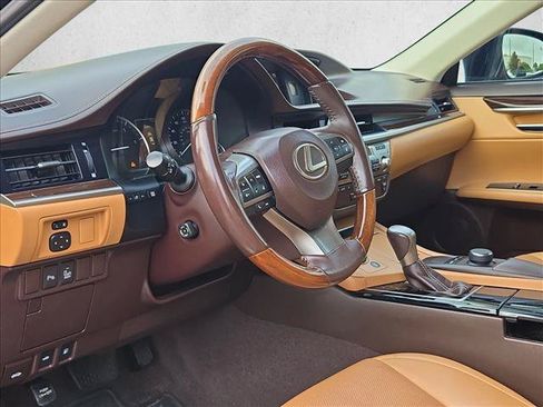 Used 2016 Lexus ES 350 w/ Premium Package w/Wood Trim FWD image 9
