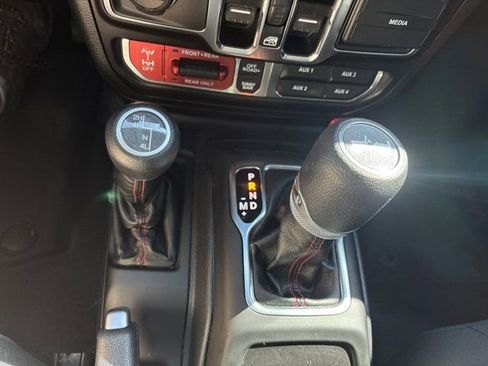 Used 2021 Jeep Wrangler Unlimited Rubicon AWD/4WD image 37