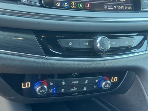 Used 2024 Buick Enclave Premium image 27