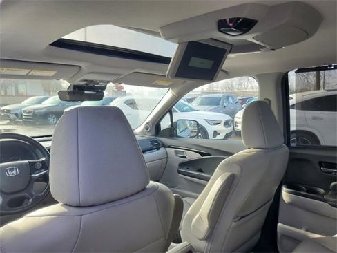 Used 2019 Honda Pilot Touring image 29