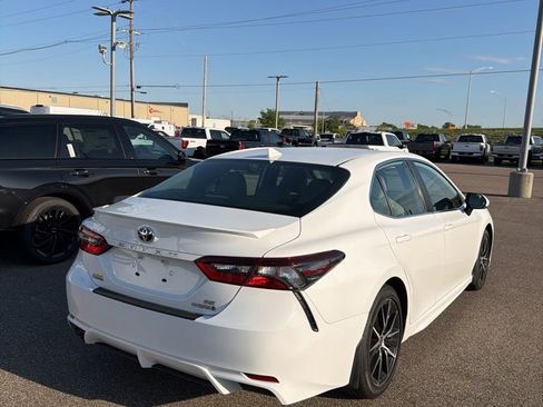 Used 2024 Toyota Camry SE FWD image 7