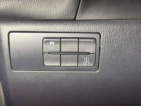 Used 2018 MAZDA MAZDA3 Touring image 24