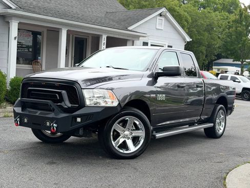 Used 2016 RAM 1500 Express RWD image 2