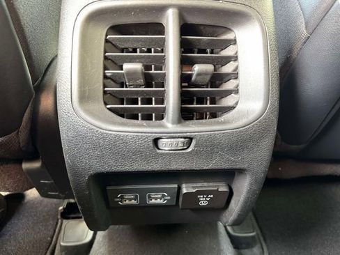 Used 2023 Jeep Cherokee Altitude Lux image 18