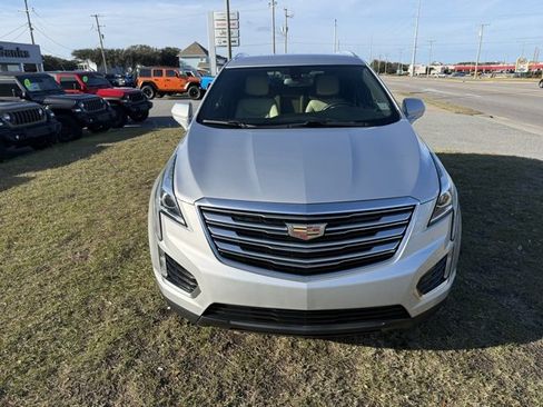 Used 2018 Cadillac XT5 FWD image 2