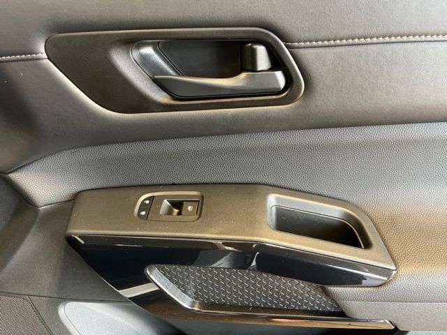 Certified 2025 Nissan Pathfinder SV FWD image 19