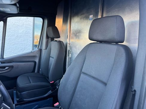 Used 2019 Mercedes-Benz Sprinter 170 image 16