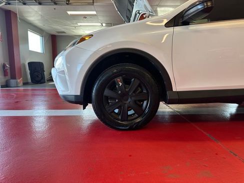 Used 2018 Toyota RAV4 LE w/ Carpet Mat Package FWD image 28