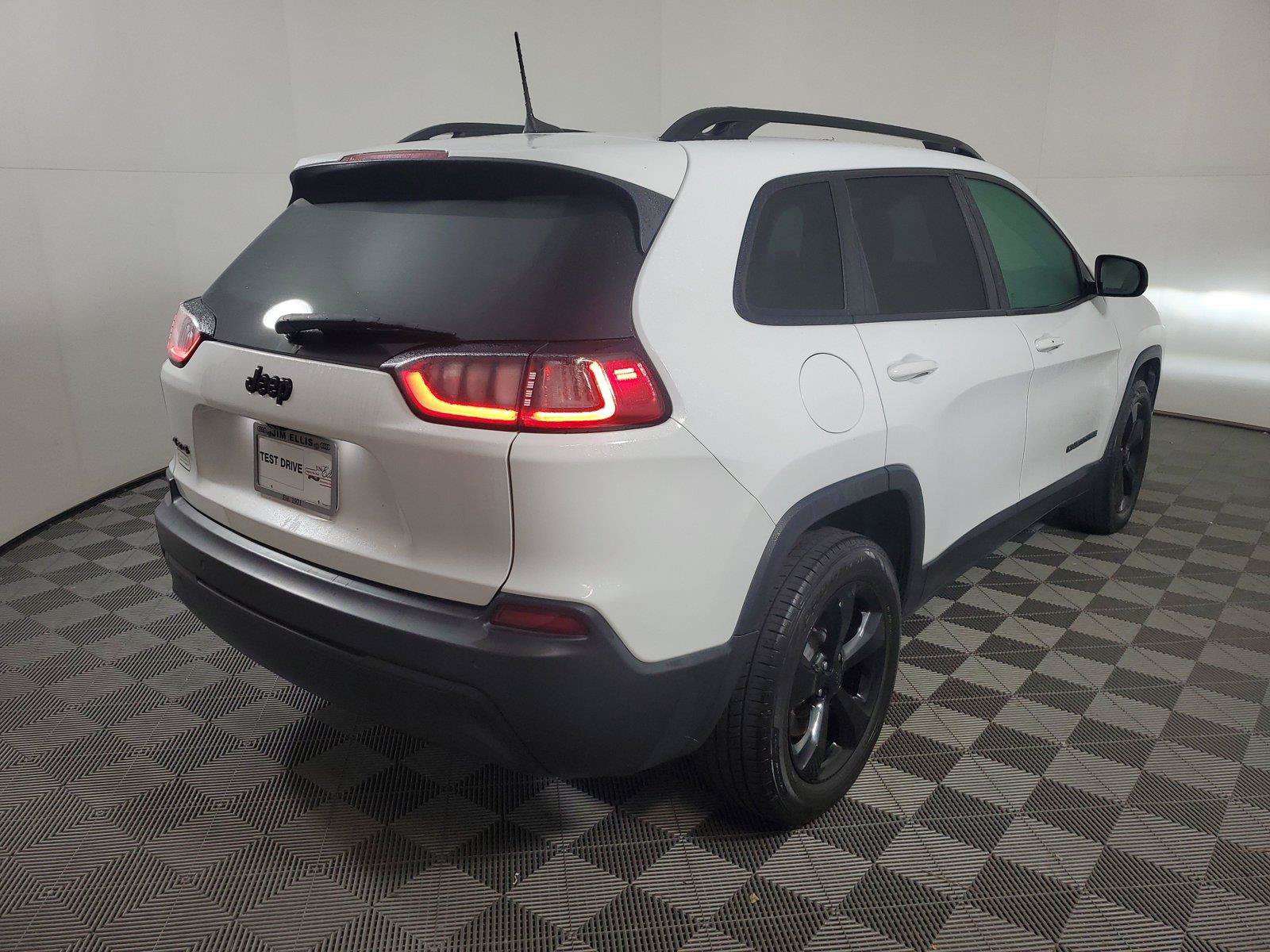 Used 2021 Jeep Cherokee Latitude Plus AWD/4WD image 6